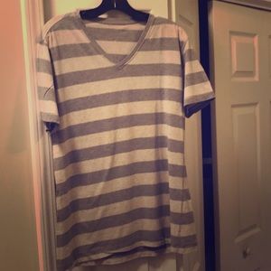 Lululemon Men’s V-Neck basic tee